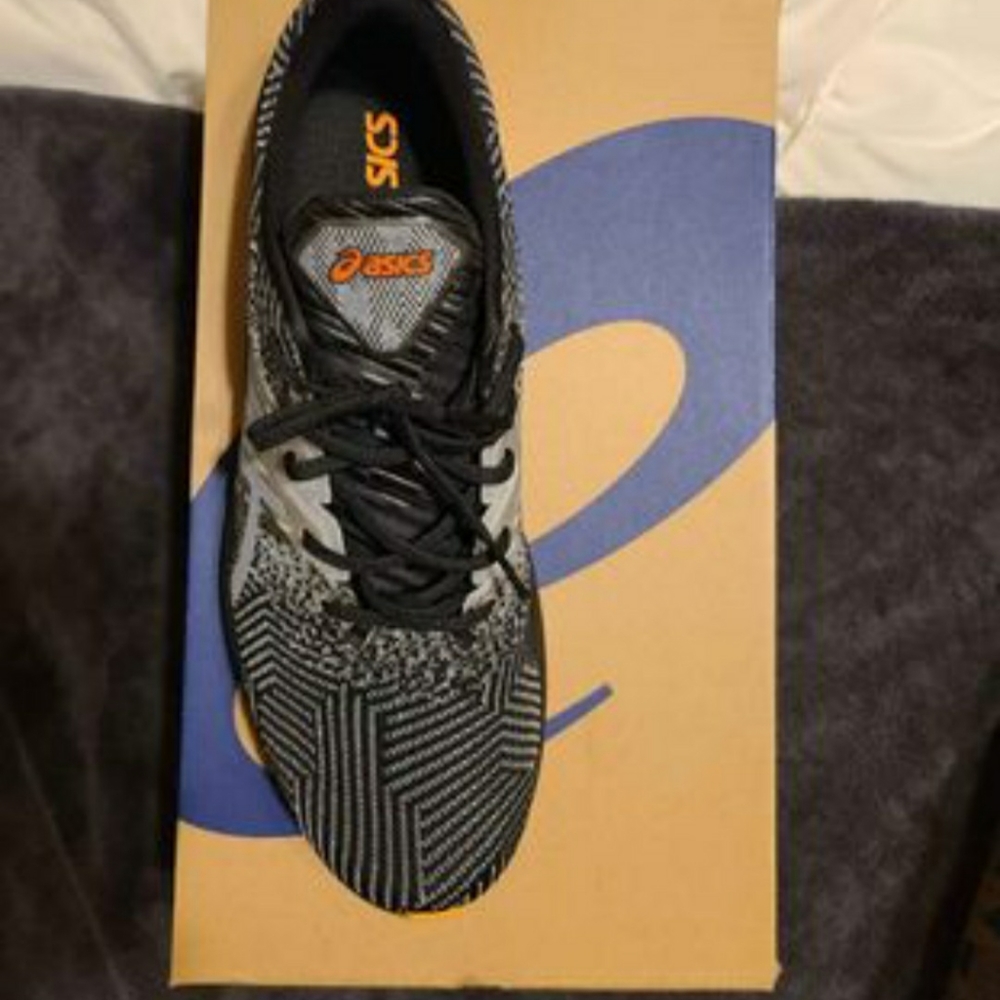 Men's Ascics sz 11